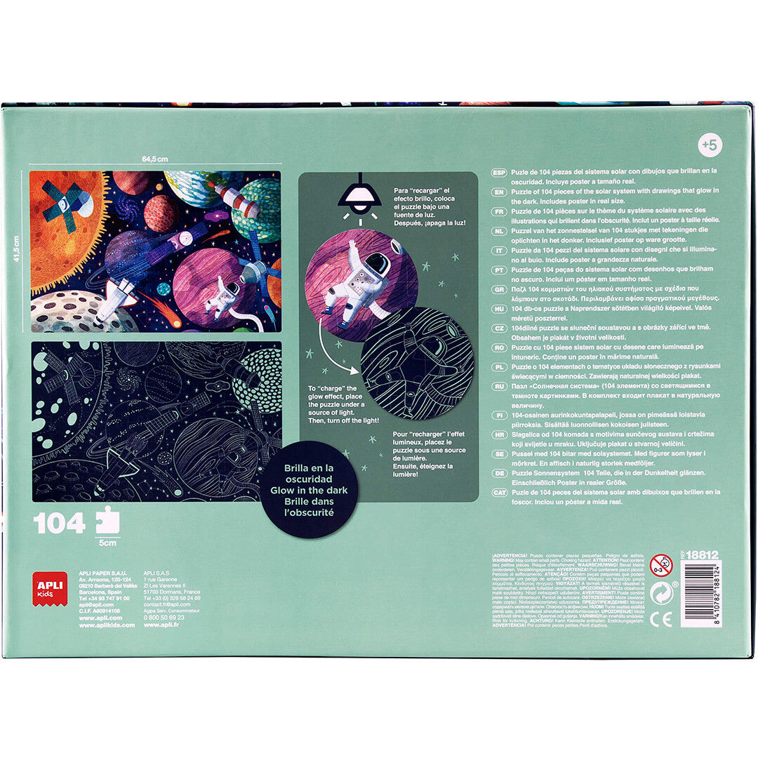 Achterkant van de APLI Kids glow in the dark ruimtepuzzel verpakking met productinformatie en voorbeelden.
