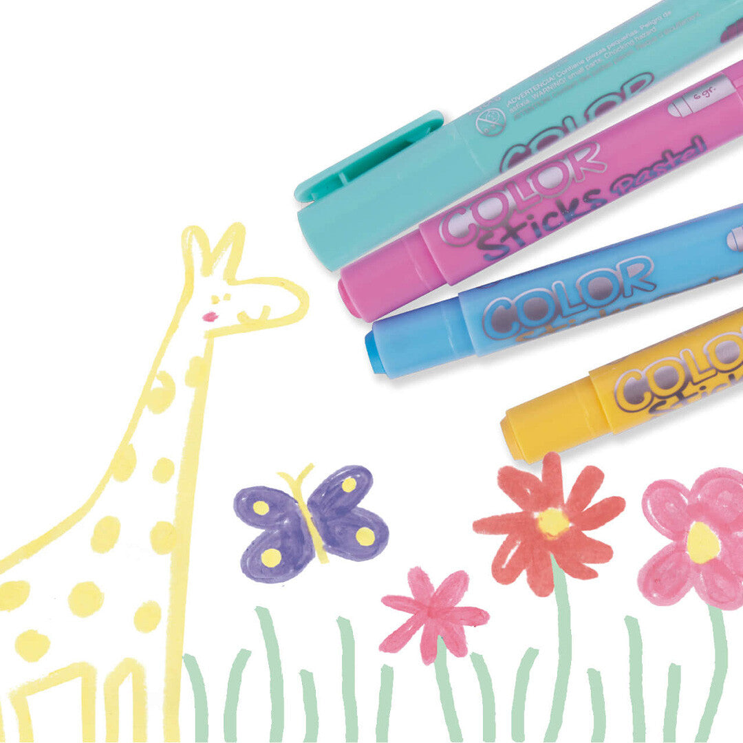 Tekening van een giraffe, vlinder en bloemen gemaakt met APLI Kids pastel verfstiften.