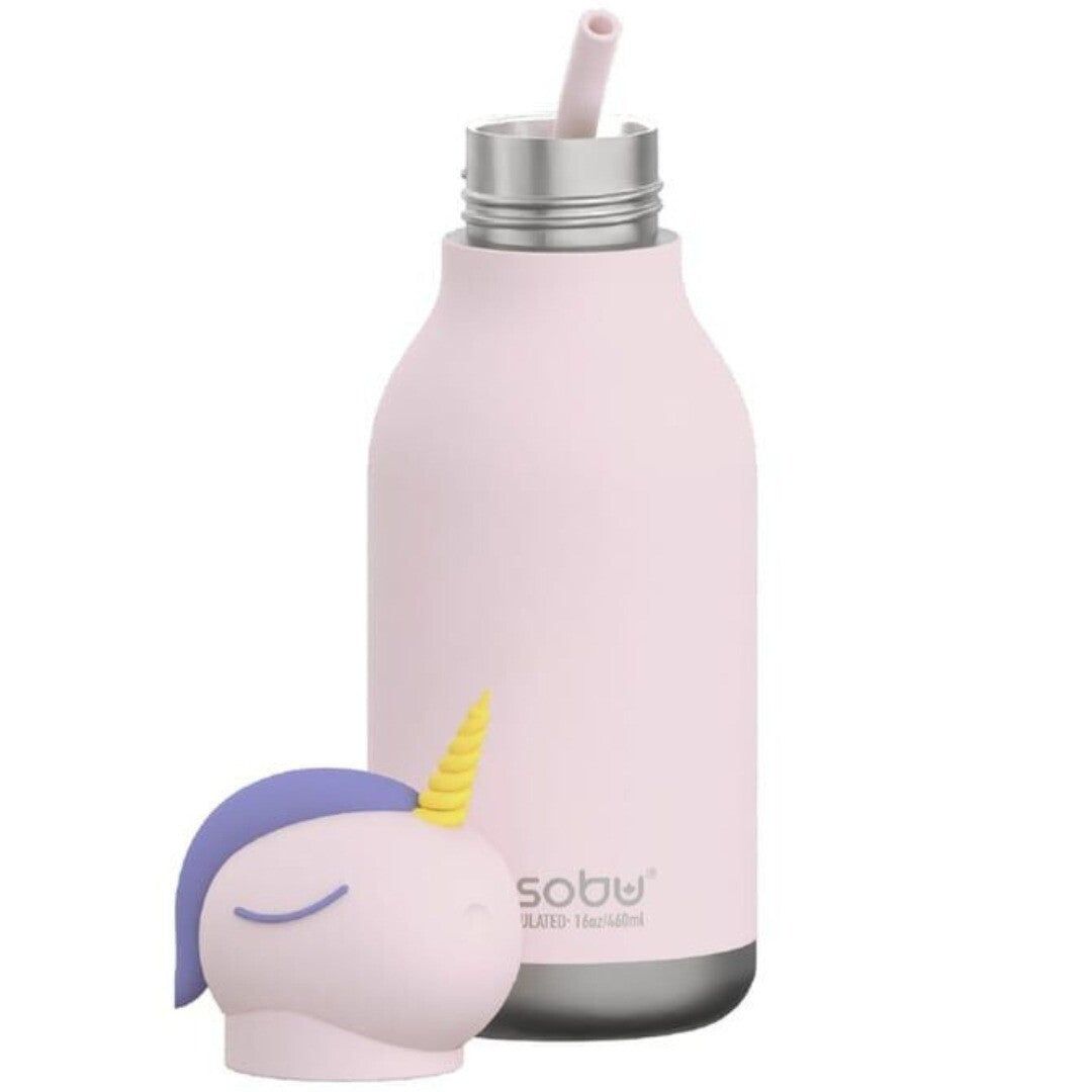 Asobu eenhoorn drinkfles van roestvrij staal in het lichtroze met de eenhoornkop als dop ernaast en een rietje.