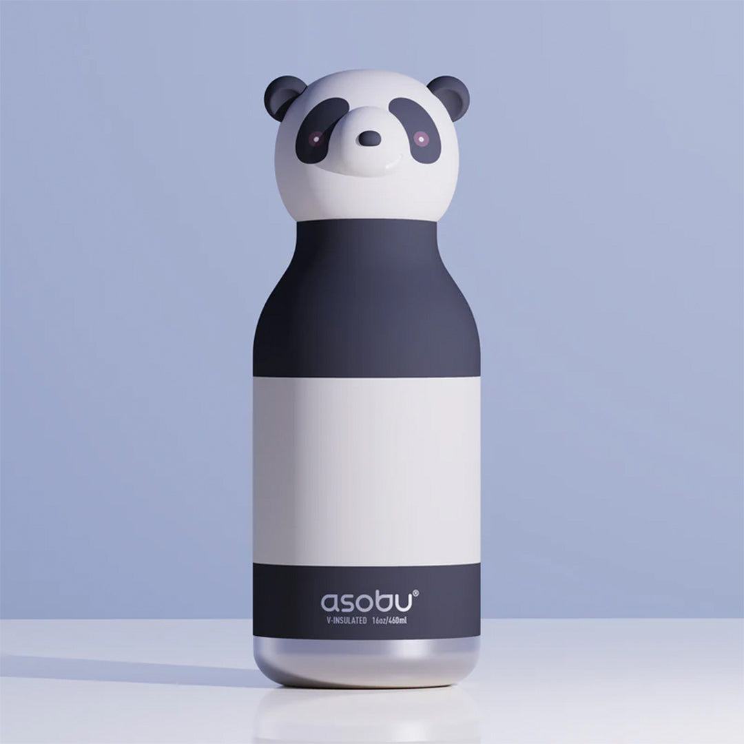 Asobu rvs drinkfles met panda-thema op een lichtblauwe achtergrond.