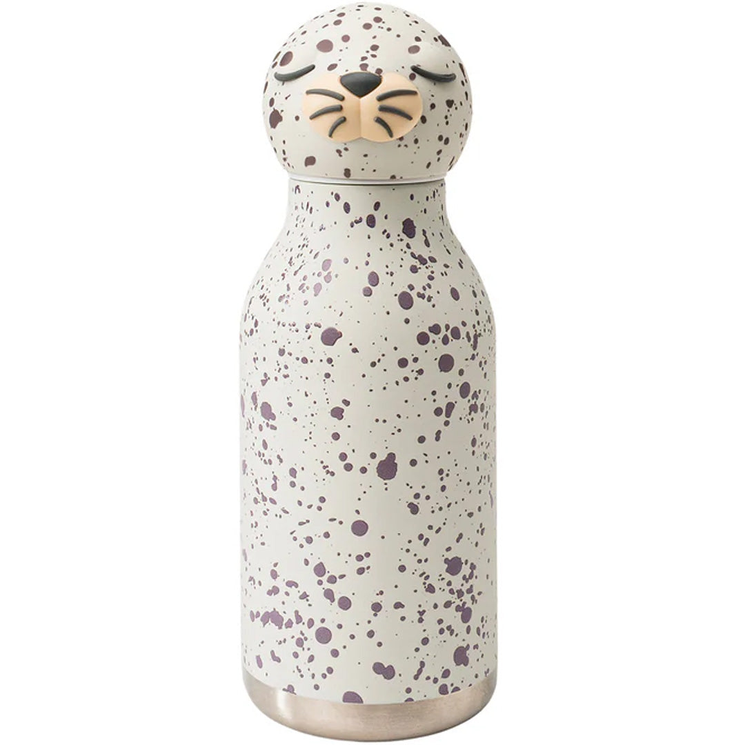 asobu rvs drinkfles met zeehondenkop en beige stippenpatroon.