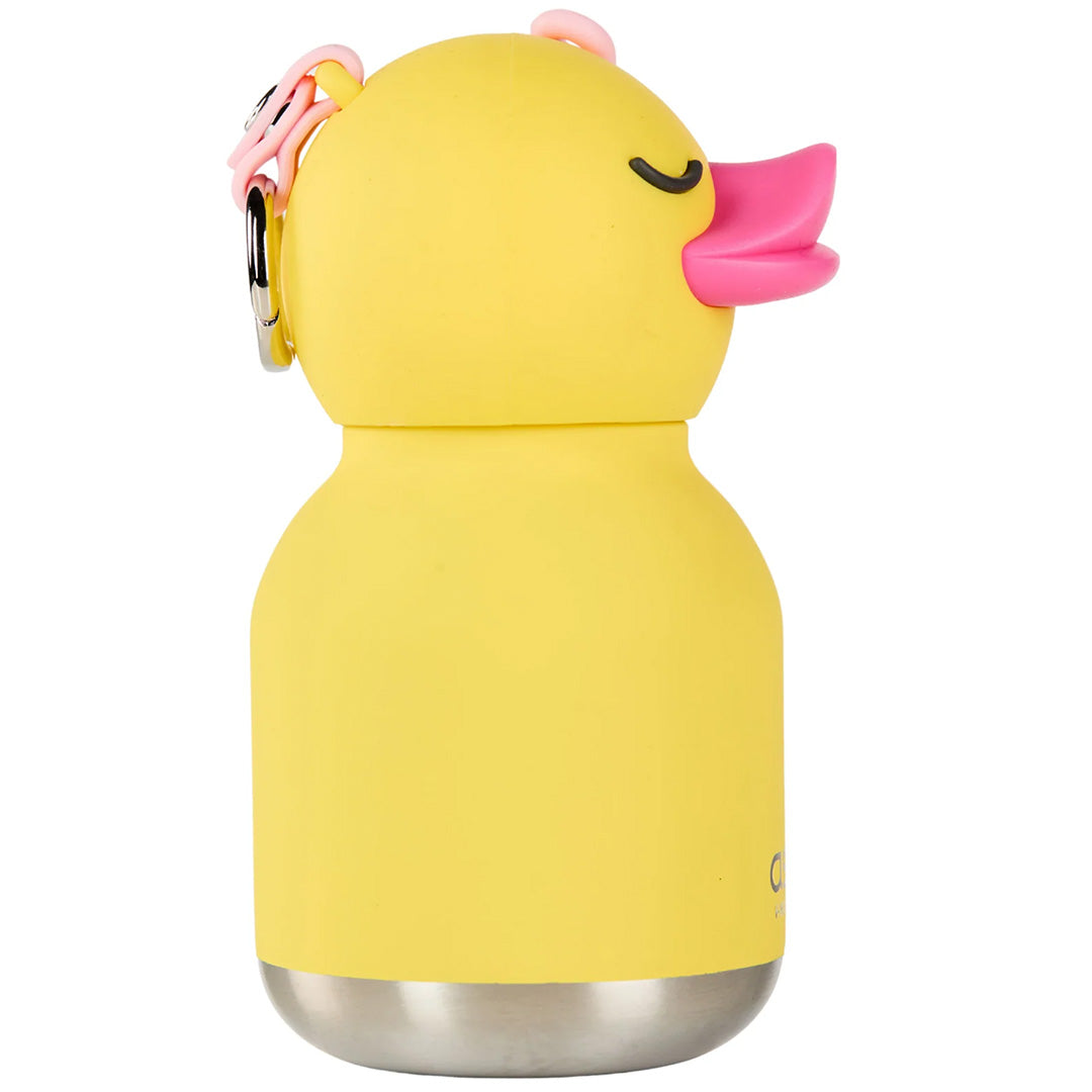 Asobu gele eend drinkfles van de zijkant, met roze snavel en strik.