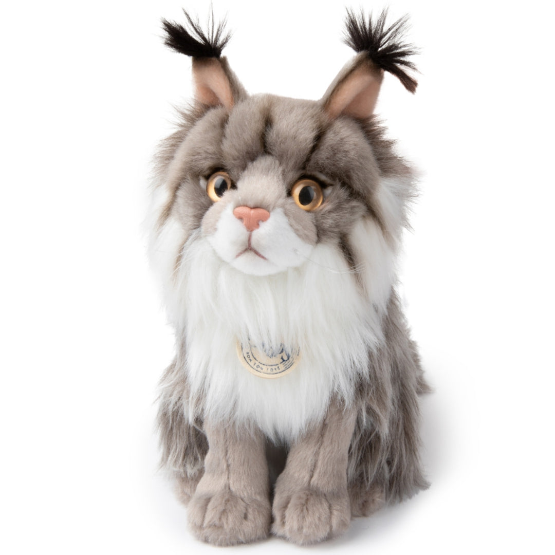 b.t. chaps pluchen knuffelpoes Nancy de Noorse boskat zit rechtop en kijkt naar voren.