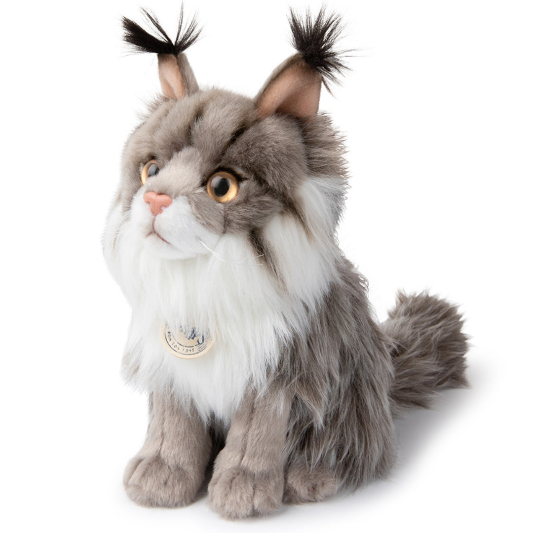 b.t. chaps pluchen knuffelpoes Nancy de Noorse boskat zit schuin met haar staart zichtbaar.