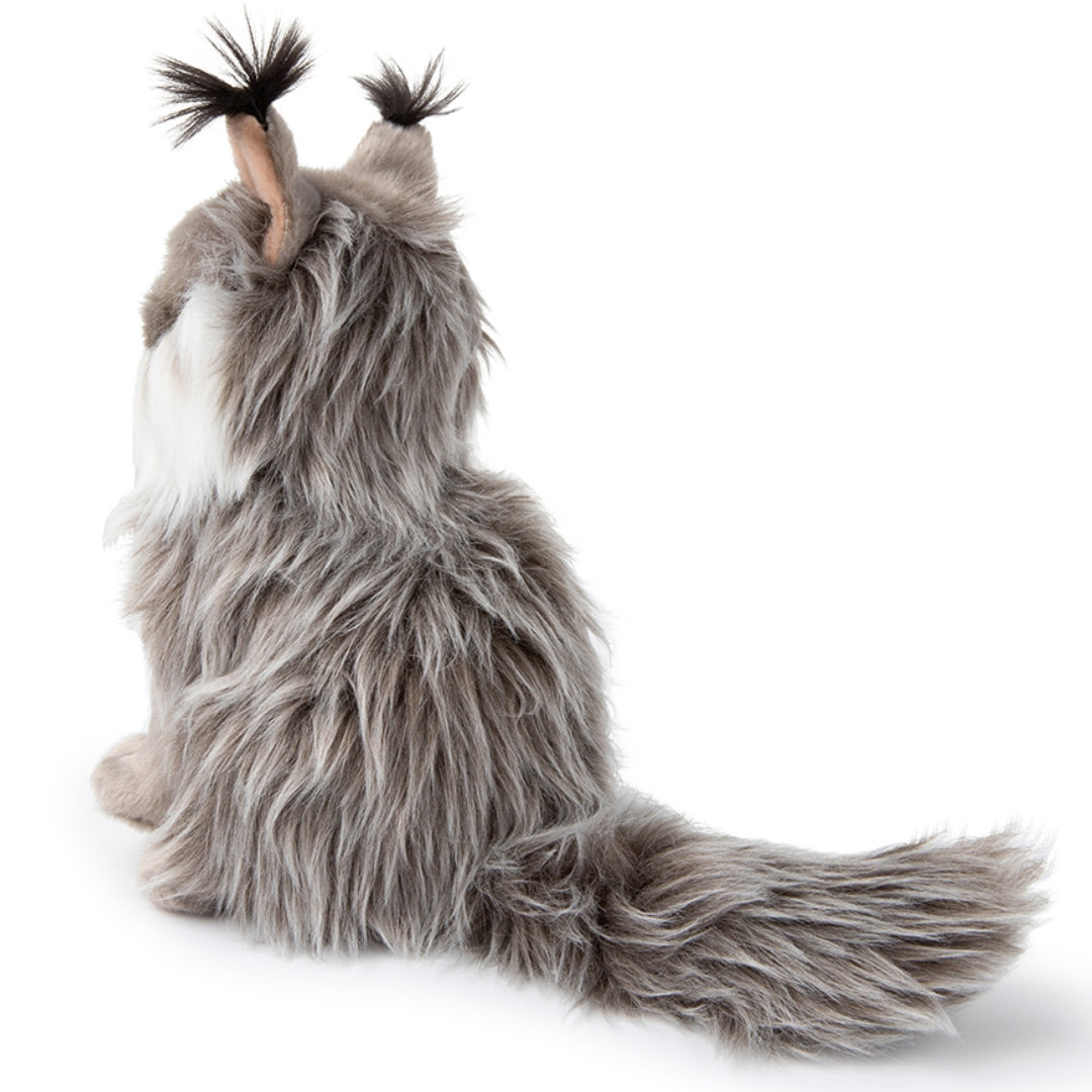 De achterkant van de b.t. chaps pluchen knuffelpoes Nancy de Noorse boskat met haar pluizige staart.