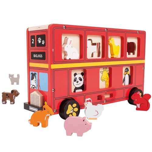 Bigjigs rode houten vormenbus met diverse houten dierenfiguren eromheen.