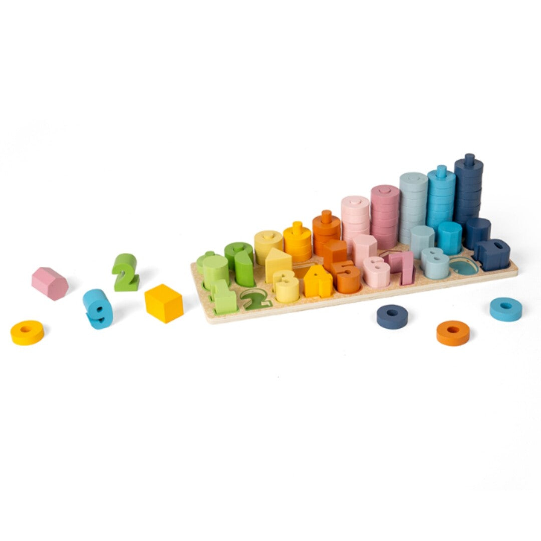 Bigjigs houten telspel counting board met enkele losse gekleurde cijfers, vormen en ringen ernaast.