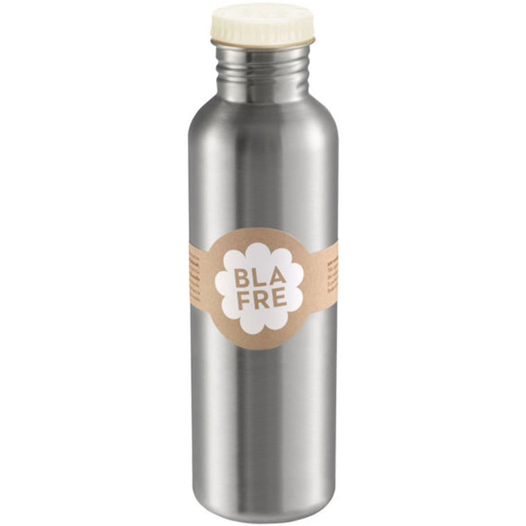 Blafre zilverkleurige roestvrijstalen drinkfles met beige dop en bruin label.