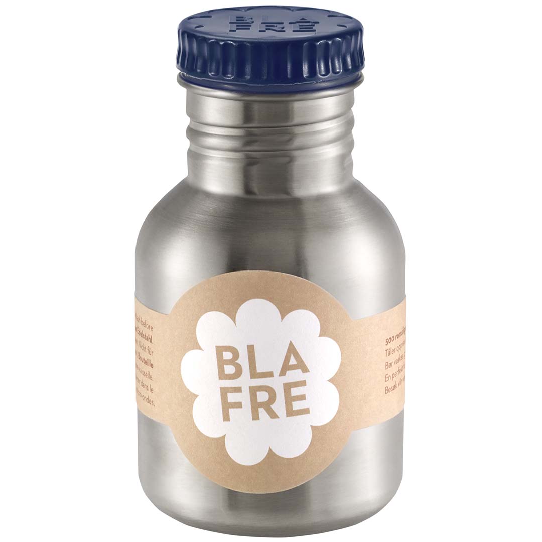 Blafrem roestvrijstalen drinkfles met donkerblauwe dop en bruin label.