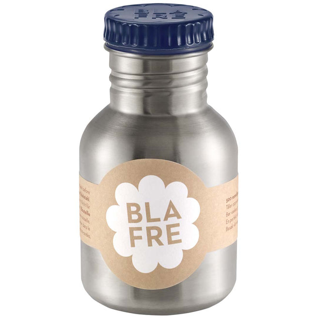 Blafrem roestvrijstalen drinkfles met donkerblauwe dop en bruin label.