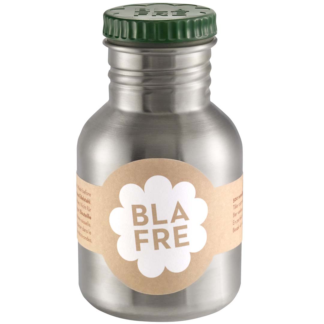 Blåfre RVS drinkfles met donkergroene dop en label met merklogo.