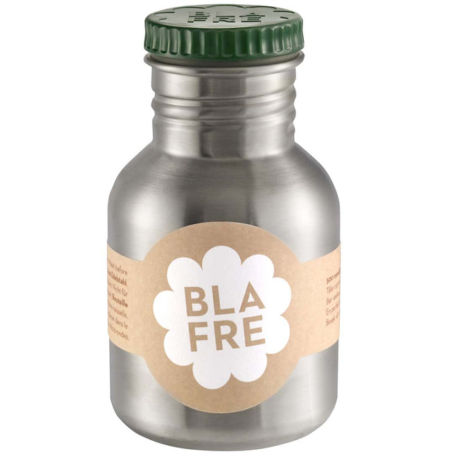 Blåfre RVS drinkfles met donkergroene dop en label met merklogo.