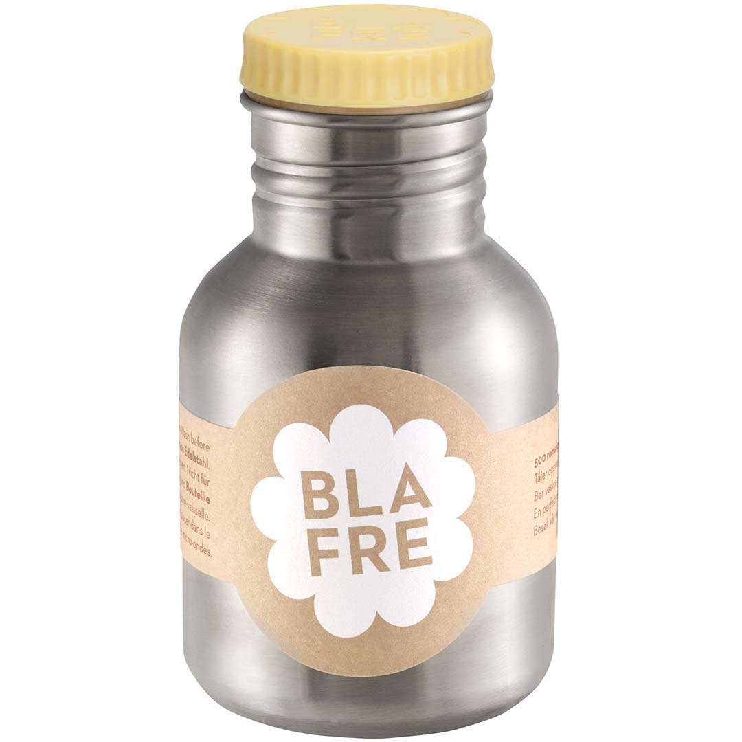 Blafre RVS drinkfles met lichtgele dop en logo op een bruin etiket.