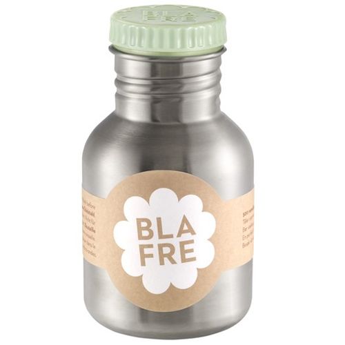 Blafre roestvrijstalen drinkfles met lichtgroene dop en bruin label.