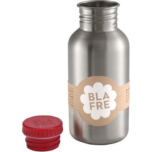 Blafre roestvrijstalen drinkfles met losse rode dop en merklabel.