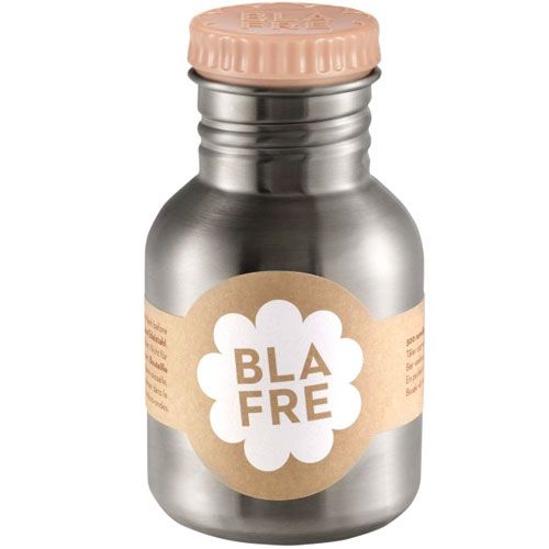 Blafre roestvrijstalen drinkfles met zalmkleurige dop en logo op een bruin etiket.