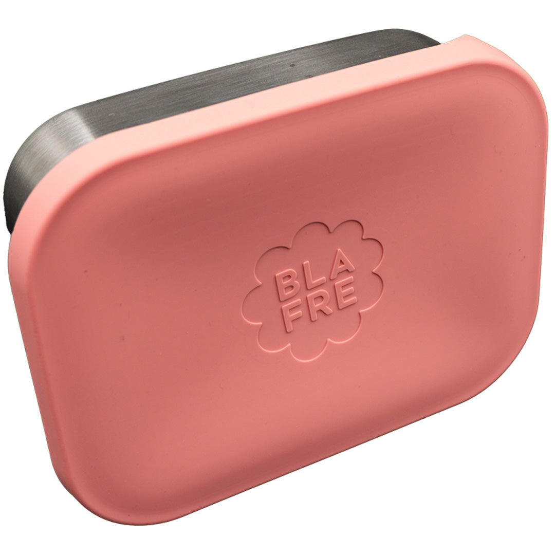 Gesloten Blåfre RVS kinderlunchbox met roze siliconen deksel.