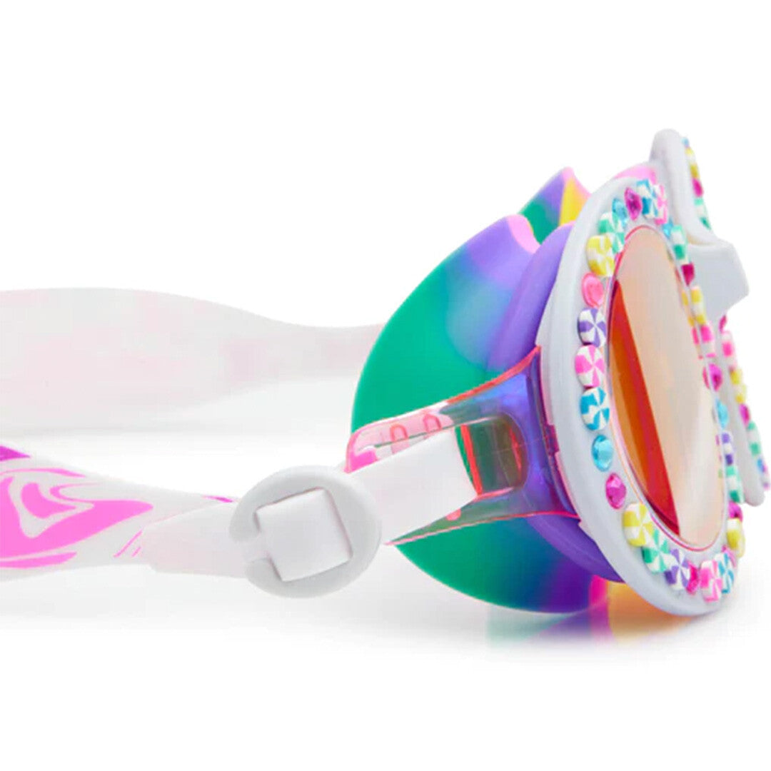 Bling2o kinderzwembril met ronde glazen en kleurrijke bling, van de zijkant gefotografeerd.
