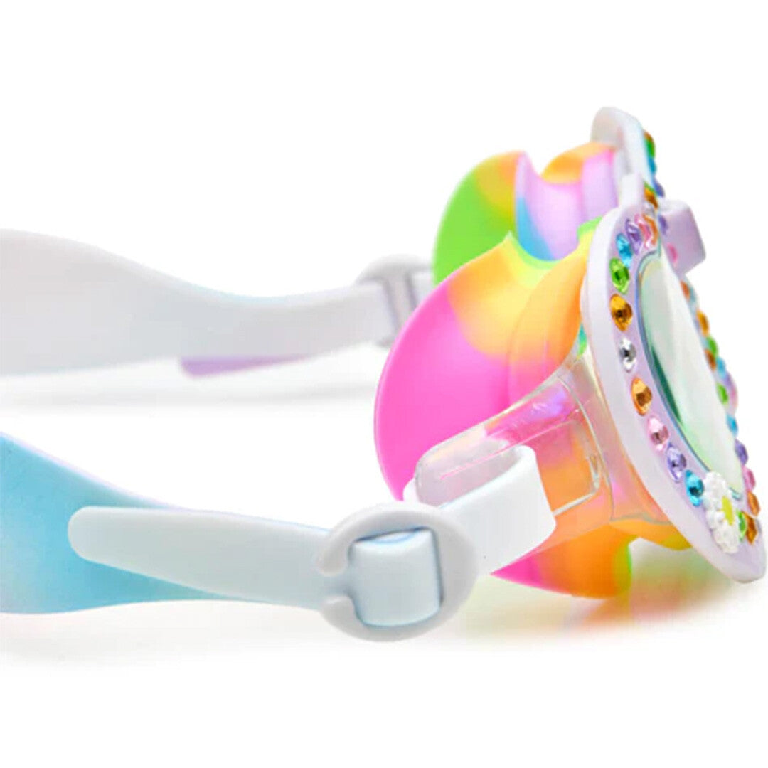 Detail van de Bling2o kinderzwembril met de verstelbare band en de hartvormige glazen.