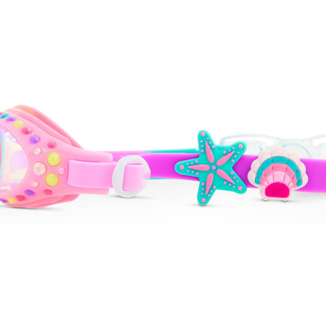 Detail van de roze zwembrilband met een turquoise zeester en een roze schelp.