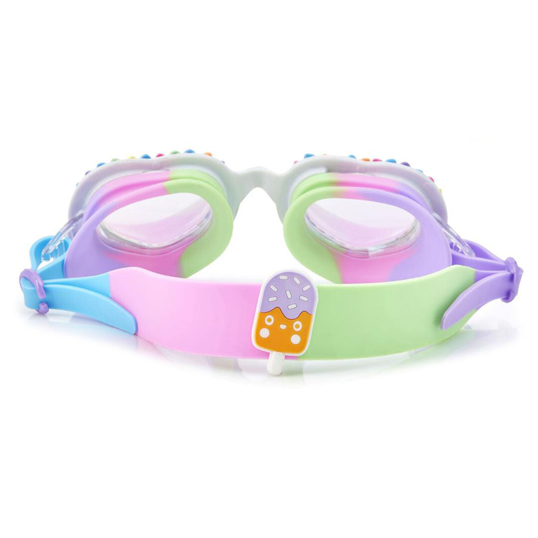 Achterkant van een bling2o kinder zwembril met een kleurrijke band en een ijsje-bedeltje.