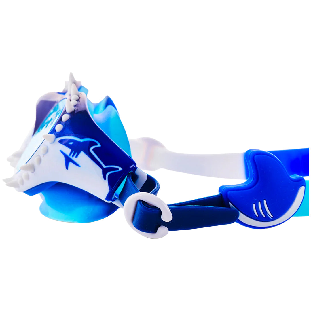 Zijaanzicht van de blauw-witte bling2o kinderzwembril met haaienprint en verstelbare band.