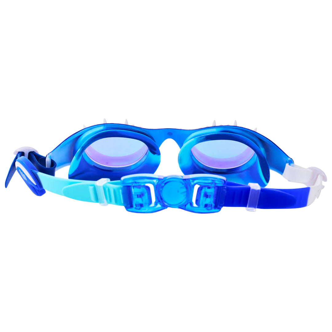 Vooraanzicht van de blauwe bling2o kinderzwembril met haaienthema en spikes op het montuur.