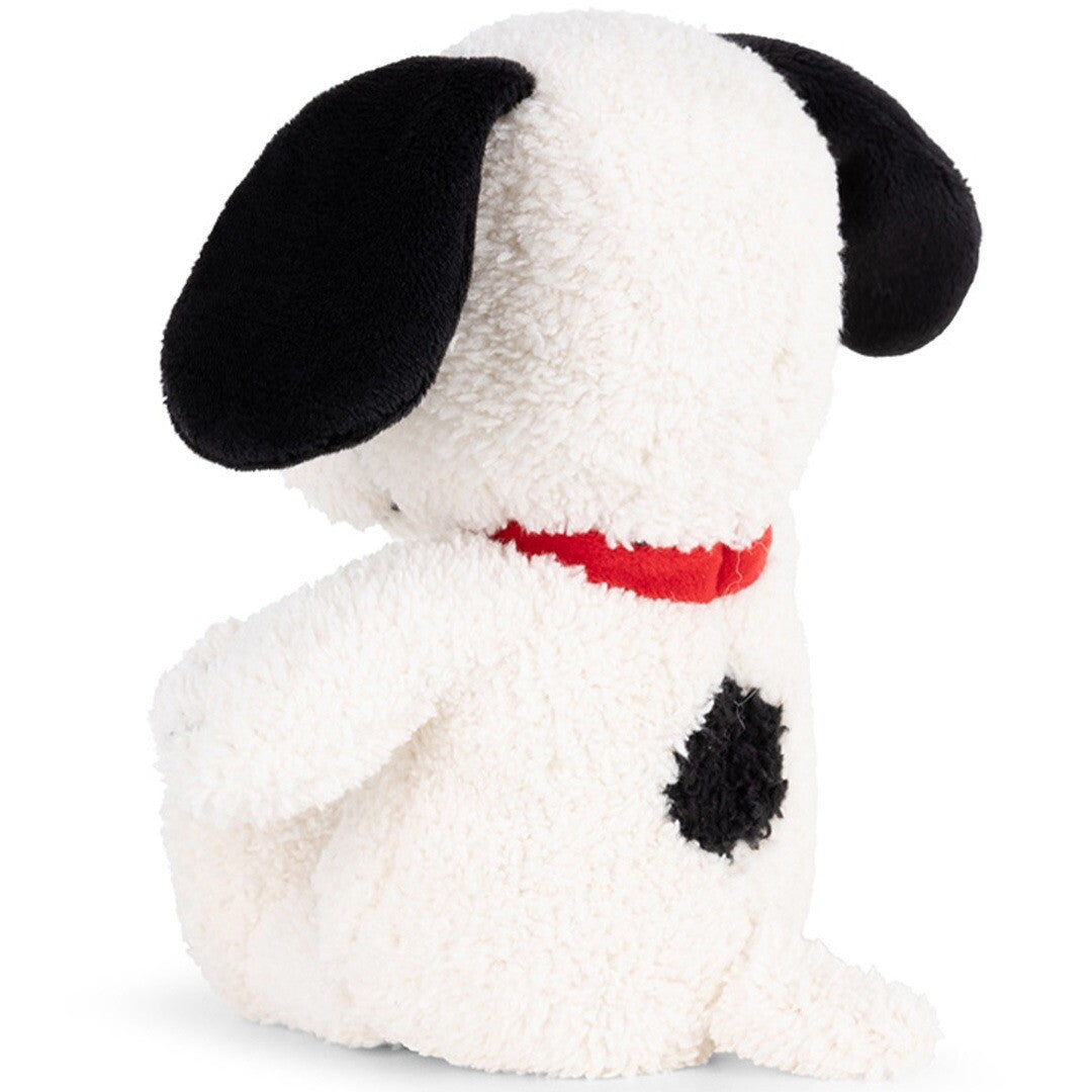 Bon ton toys pluchen knuffelhond Snoopy van achteren gezien, met rode halsband en zwarte vlek op de rug.