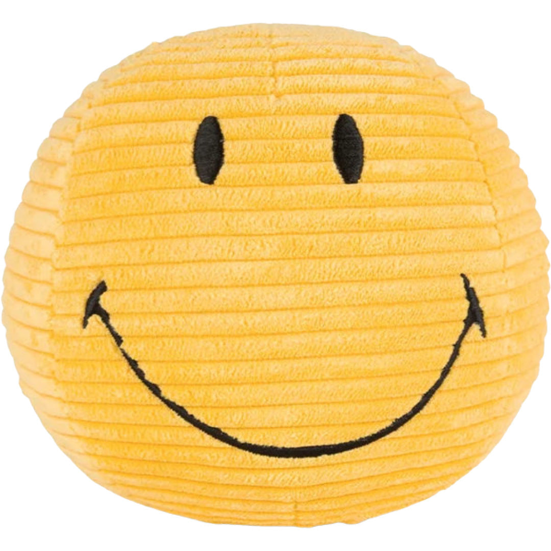 Bon ton toys gele corduroy knuffelbal met een zwarte smiley op een witte achtergrond.
