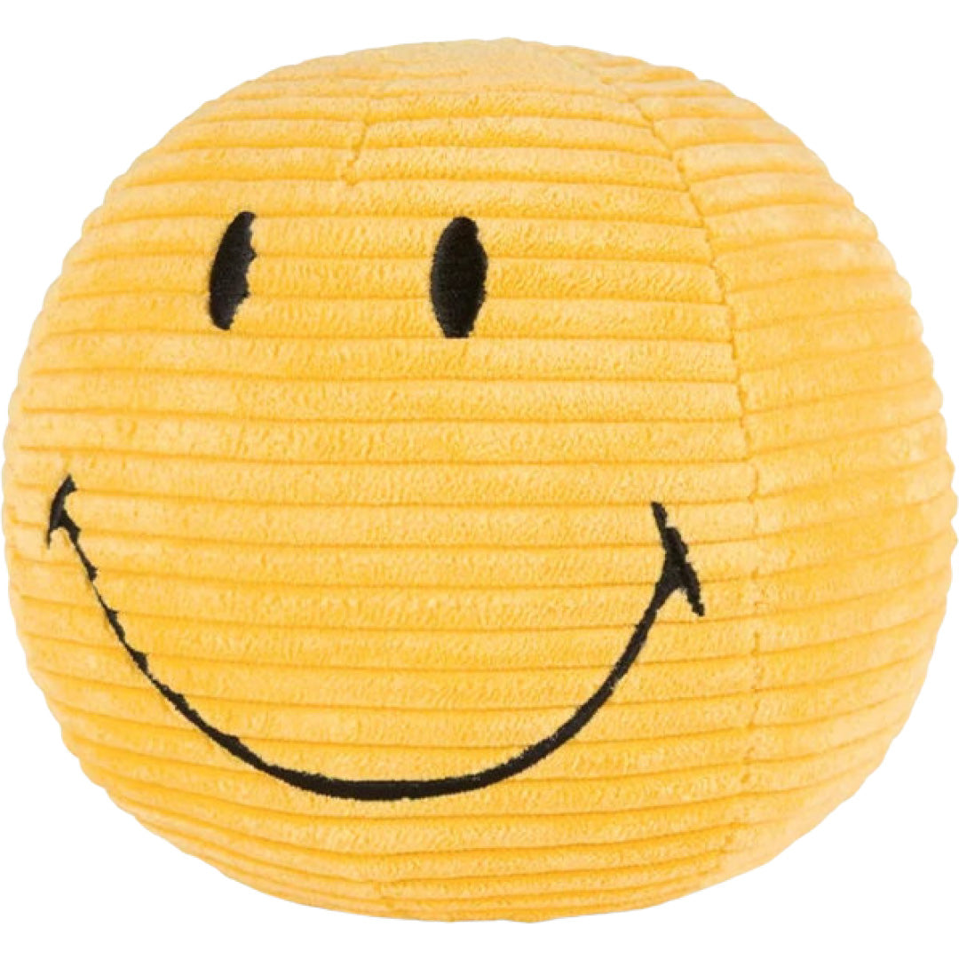 Bon ton toys gele corduroy knuffelbal met een zwarte smiley op een witte achtergrond.