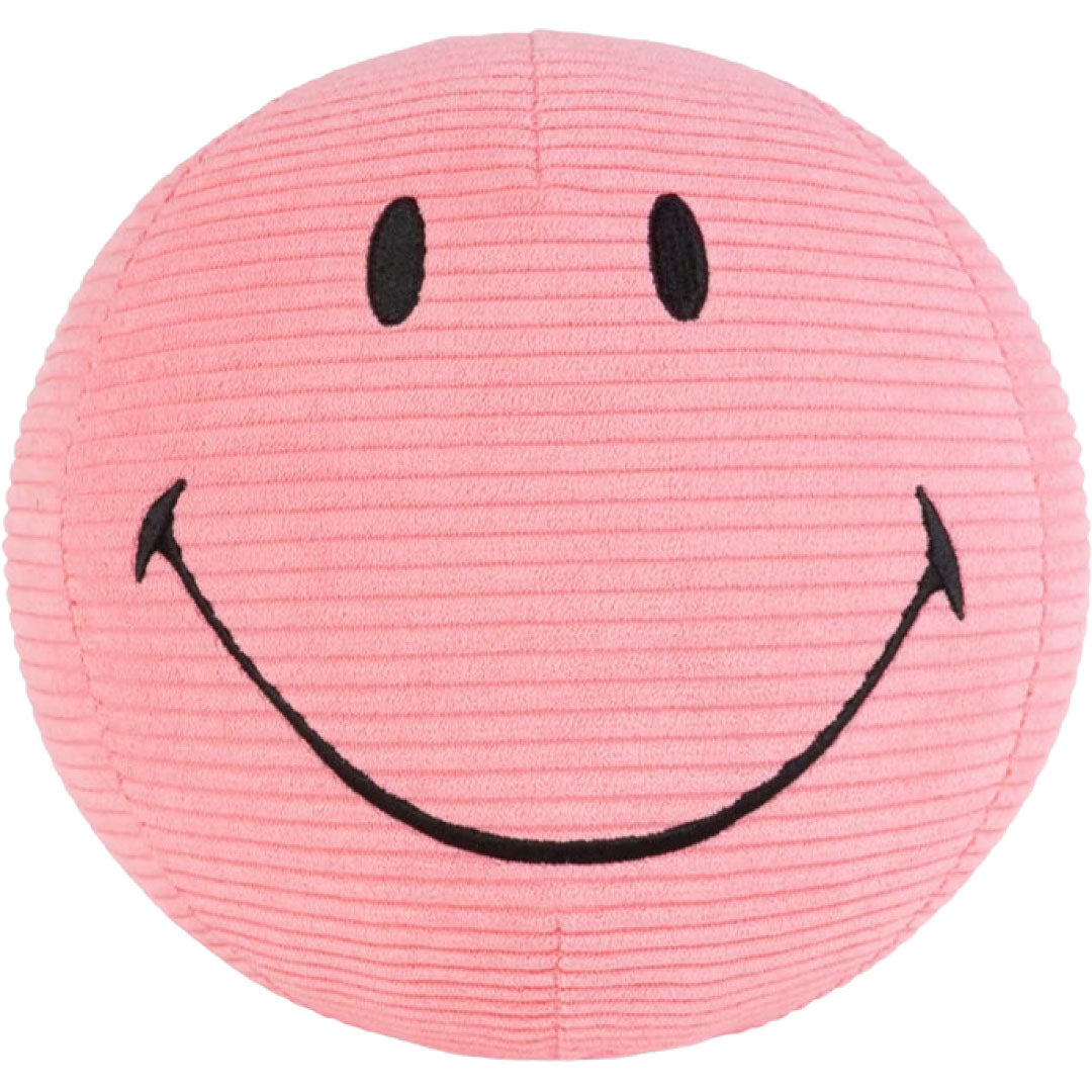 bon ton toys roze corduroy knuffelbal met een zwarte smileygezicht.