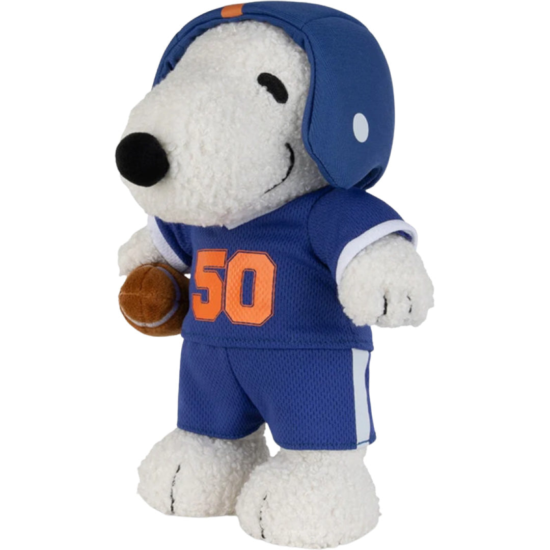 Bon ton toys pluchen knuffelhond Snoopy in blauw American football uniform met nummer 50 en een bal.