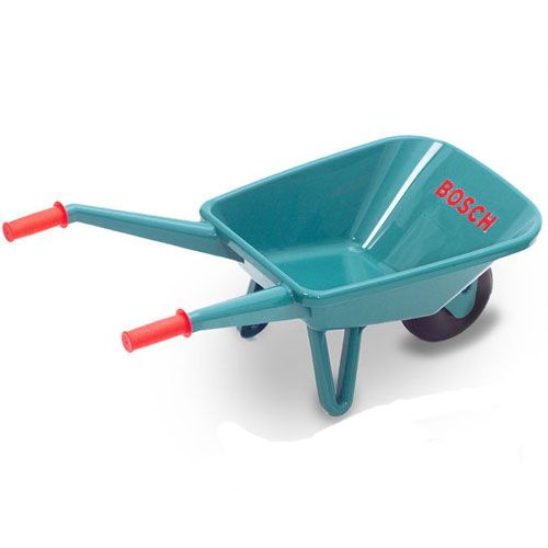 Bosch groene speelgoed kruiwagen met rode handvatten.