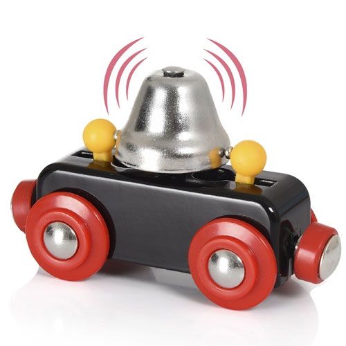 Brio houten speelgoedtrein wagon met een zilveren bel en rode wielen, met geluidsgolven afgebeeld.
