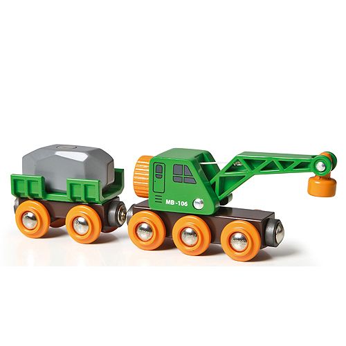 Brio houten kraanwagon met een wagon die een grijze lading vervoert.