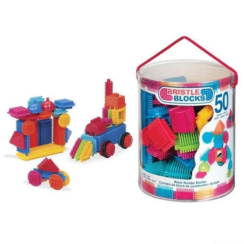 Bristle Blocks bouwset met een emmer vol kleurrijke bouwblokken en drie voorbeelden van gemaakte figuren.