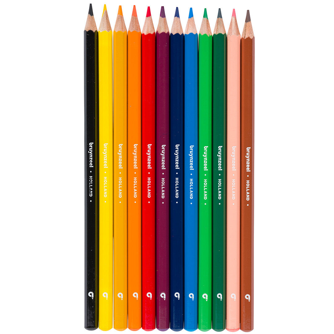 Twaalf Bruynzeel kids kleurpotloden staan rechtop in een regenboogopstelling.