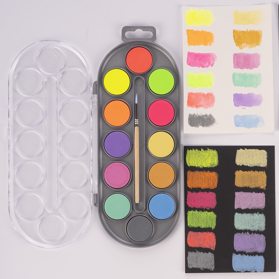 Bruynzeel kids waterverfset met 12 neon en metallic kleuren, getoond met kleurstalen op wit en zwart papier.