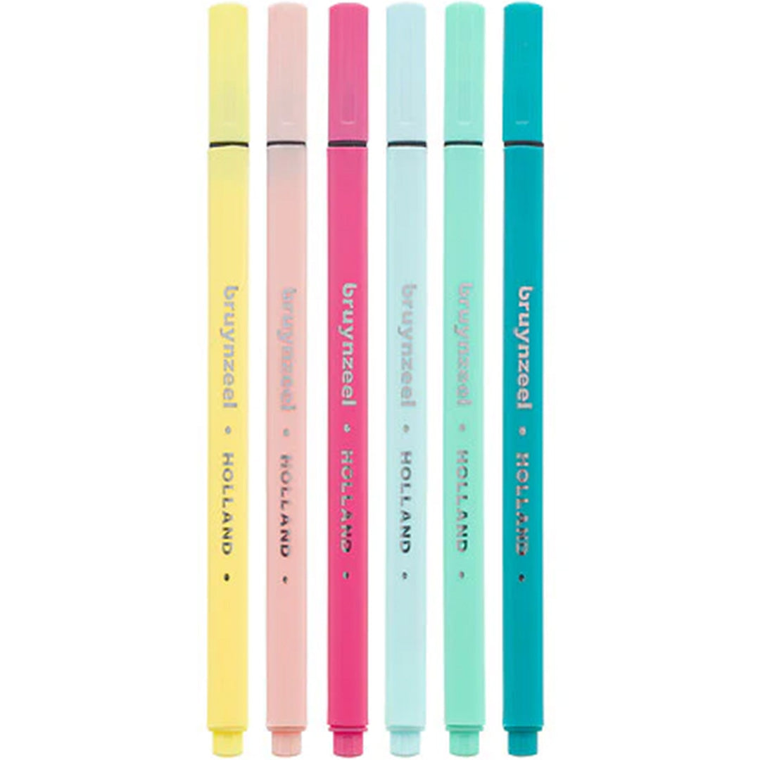 Zes Bruynzeel fineliners in lichte kleuren, waaronder geel, roze en blauw.
