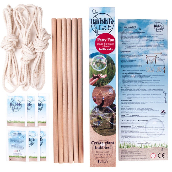 De Bubblelab Party Fun Edition bellenblaasset met touwen, houten stokken, sachets en instructies.