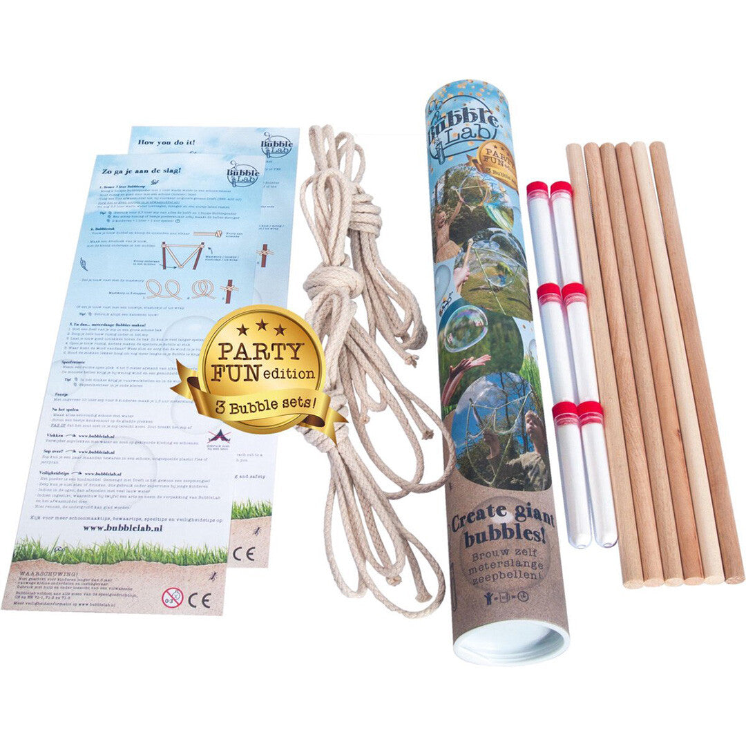 De Bubblelab Party Fun Edition bellenblaasset met touwen, houten stokken, sachets en de cilindervormige verpakking.