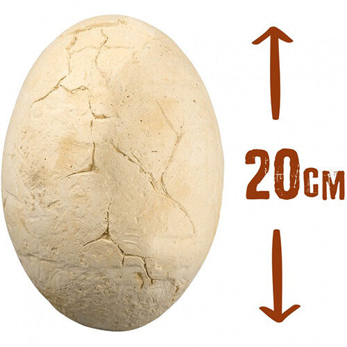 Een beige dinosaurus opgraafei van 20 cm hoog met scheuren in het oppervlak.