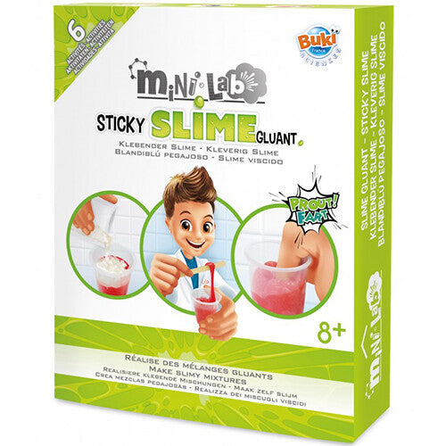 De voorkant van de Buki Mini Lab Sticky Slime wetenschapsset verpakking met een jongen die slijm maakt.