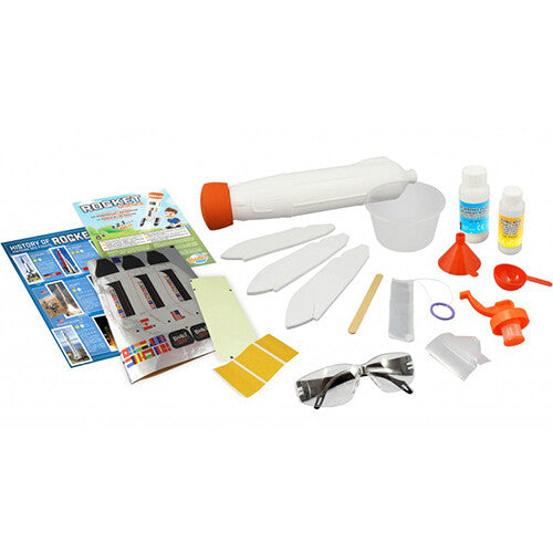 Alle onderdelen van de Buki Rocket Science set, inclusief raketonderdelen, chemicaliën en instructies, van bovenaf gezien.