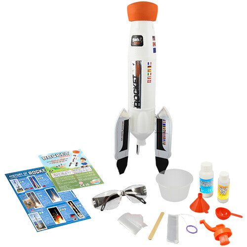De Buki Rocket Science set met een geassembleerde witte raket en alle losse onderdelen zoals chemicaliën en veiligheidsbril.