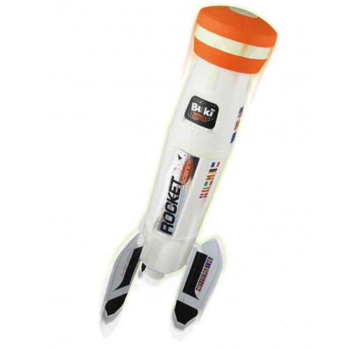 De geassembleerde witte Buki raket met oranje neuskegel, klaar voor lancering.