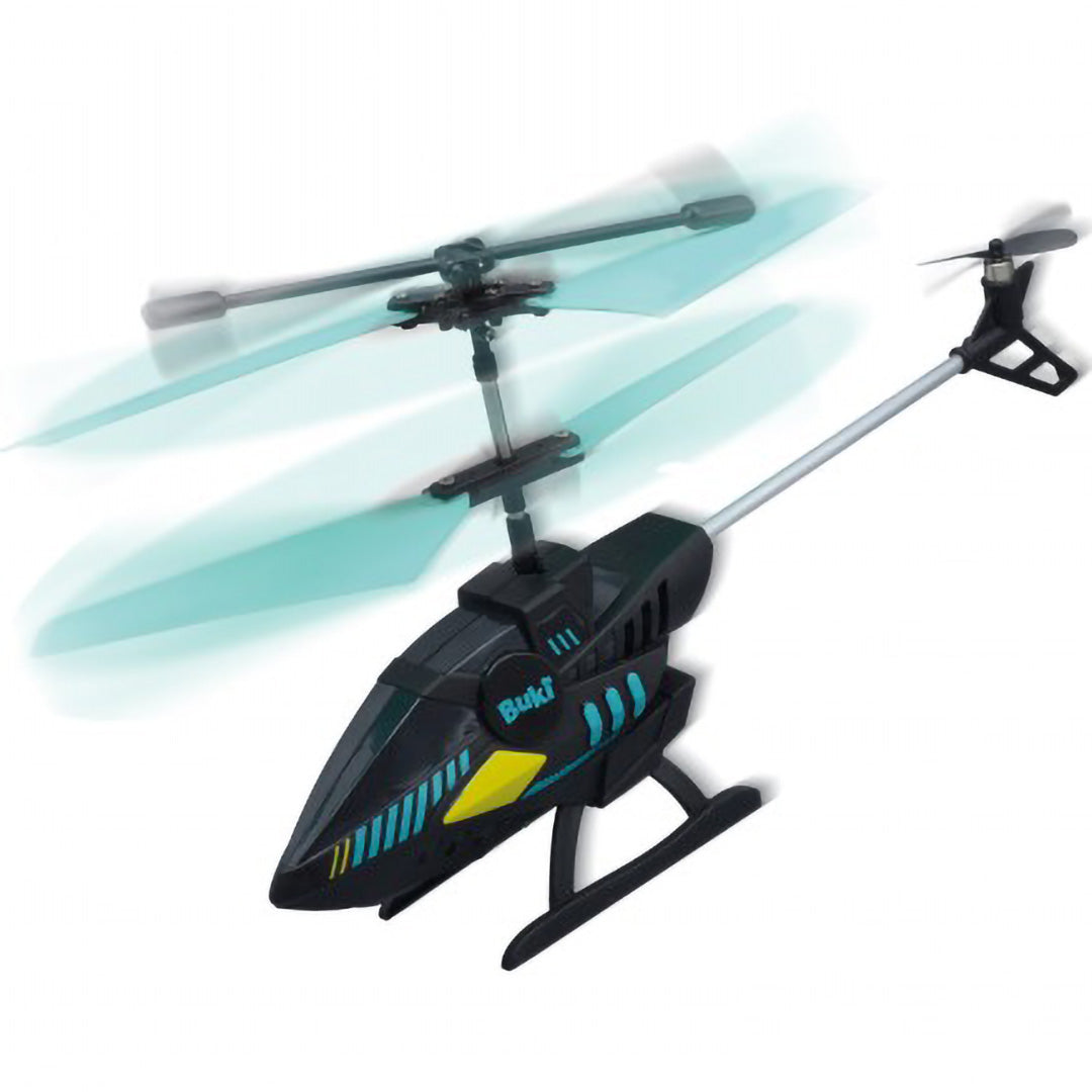 Buki RC helikopter met draaiende lichtblauwe rotorbladen.
