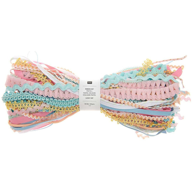 Rico Design bundel van 30 lucky dip linten in pastelkleuren met verschillende texturen.