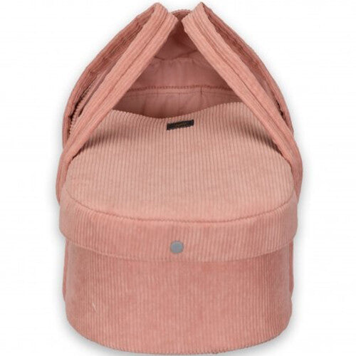 by astrup roze corduroy poppenreiswieg van voren gezien, gesloten.