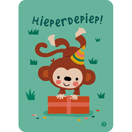 by bora verjaardagskaart met een aap die een handstand doet op een cadeau en de tekst 'Hieperdepiep!'.